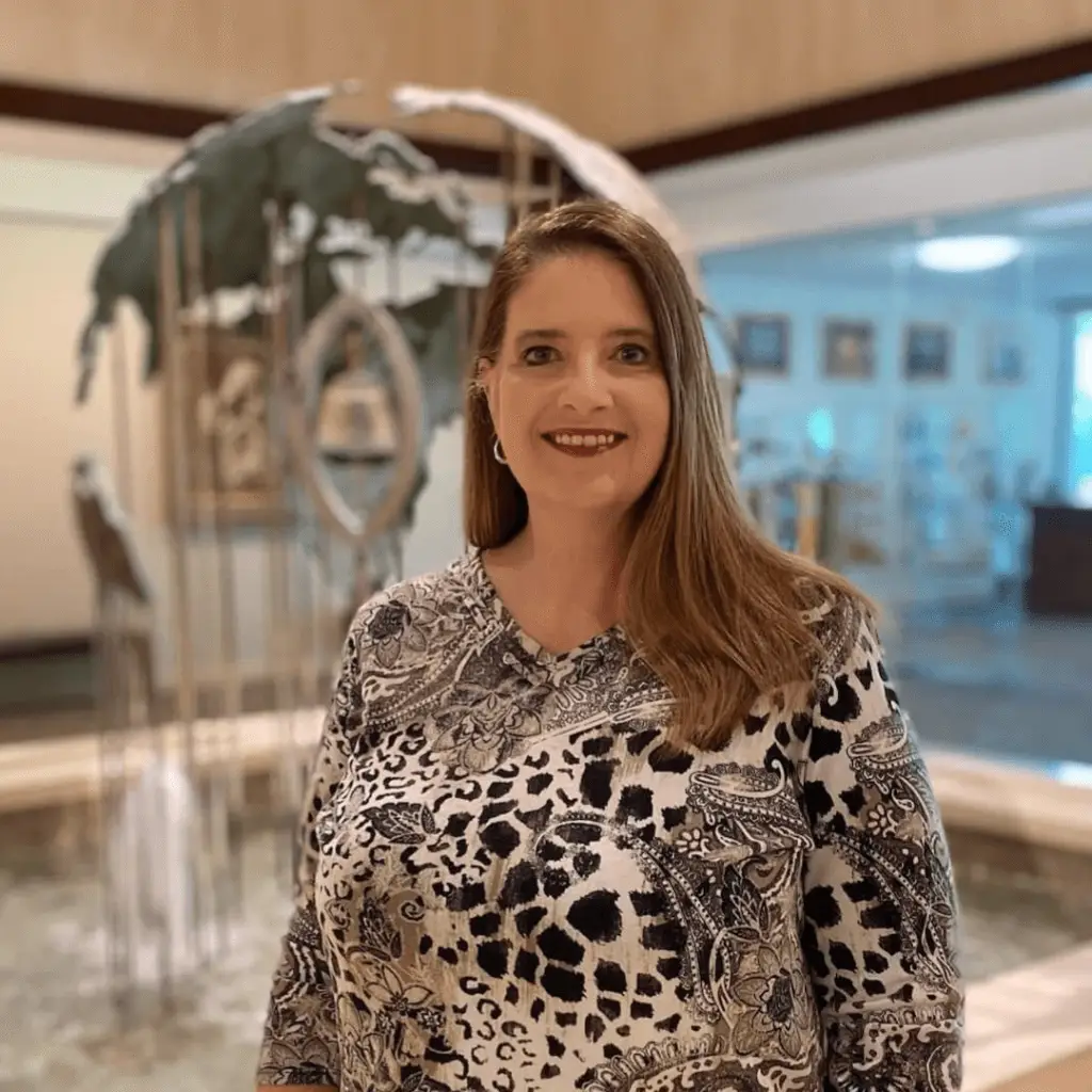 Elizabeth "Libby" Etheridge stands in front of a fountain smiling